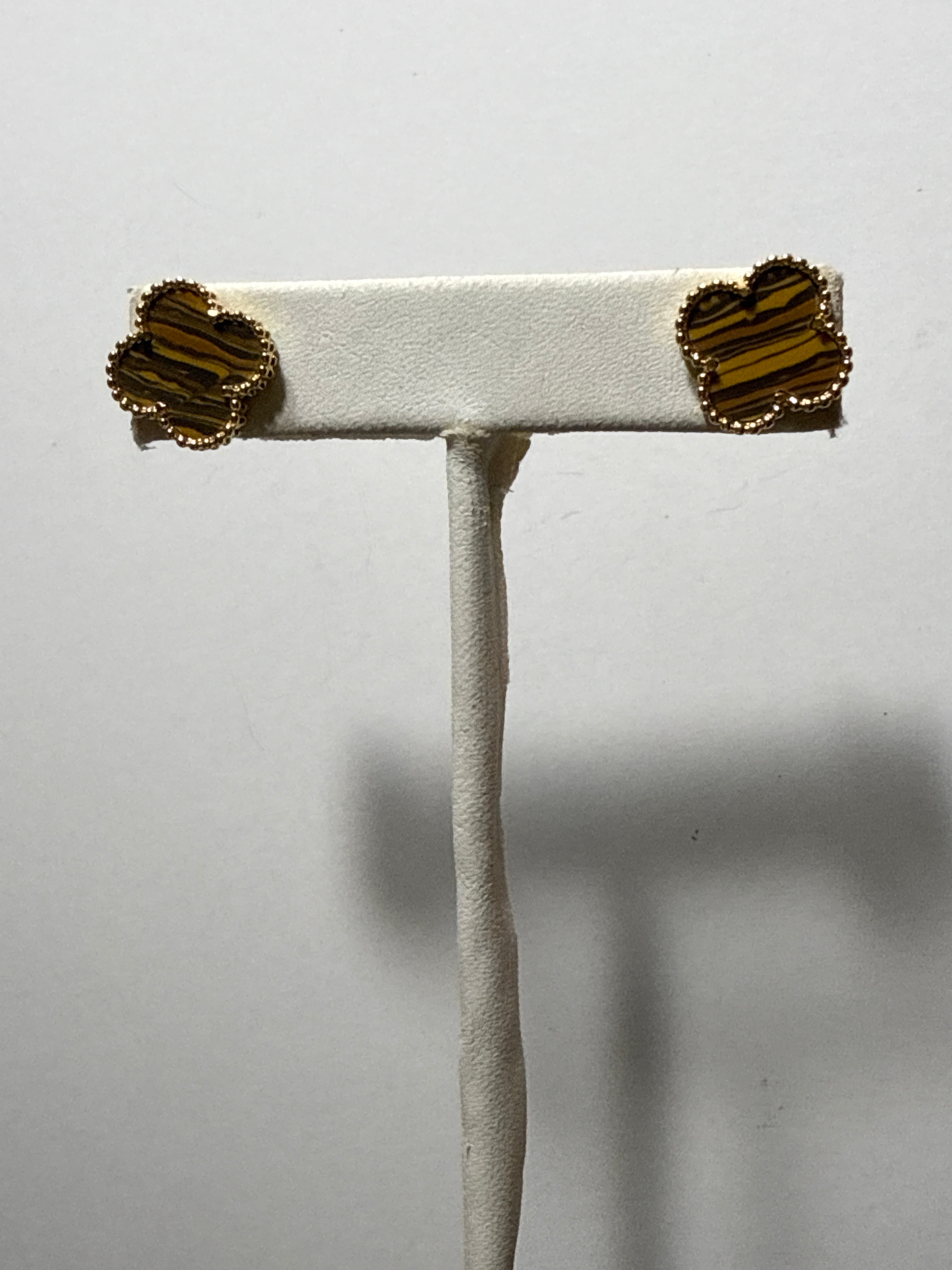 tiger’s eye Clover ear