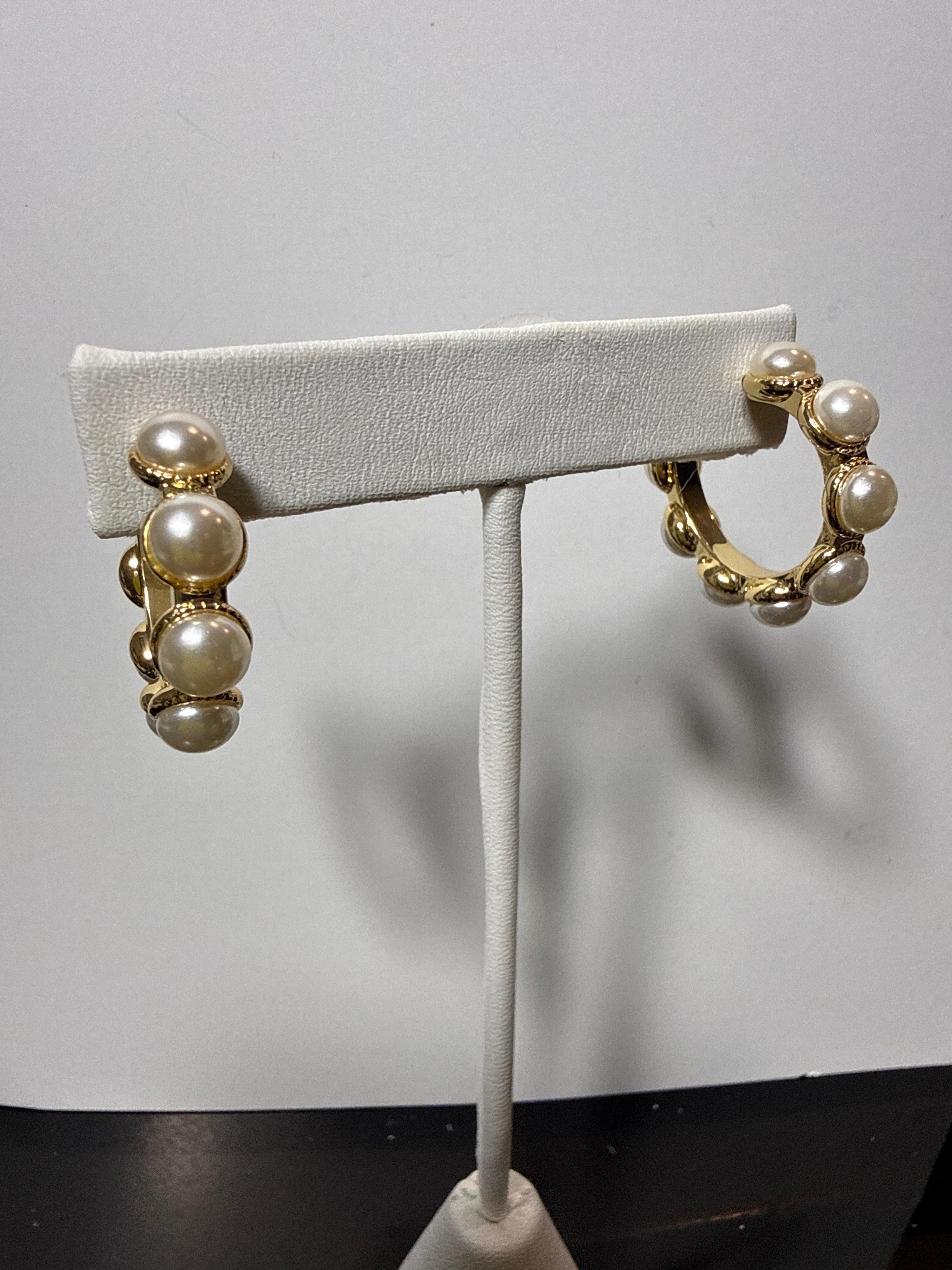 Medium 3 pearl Hoop