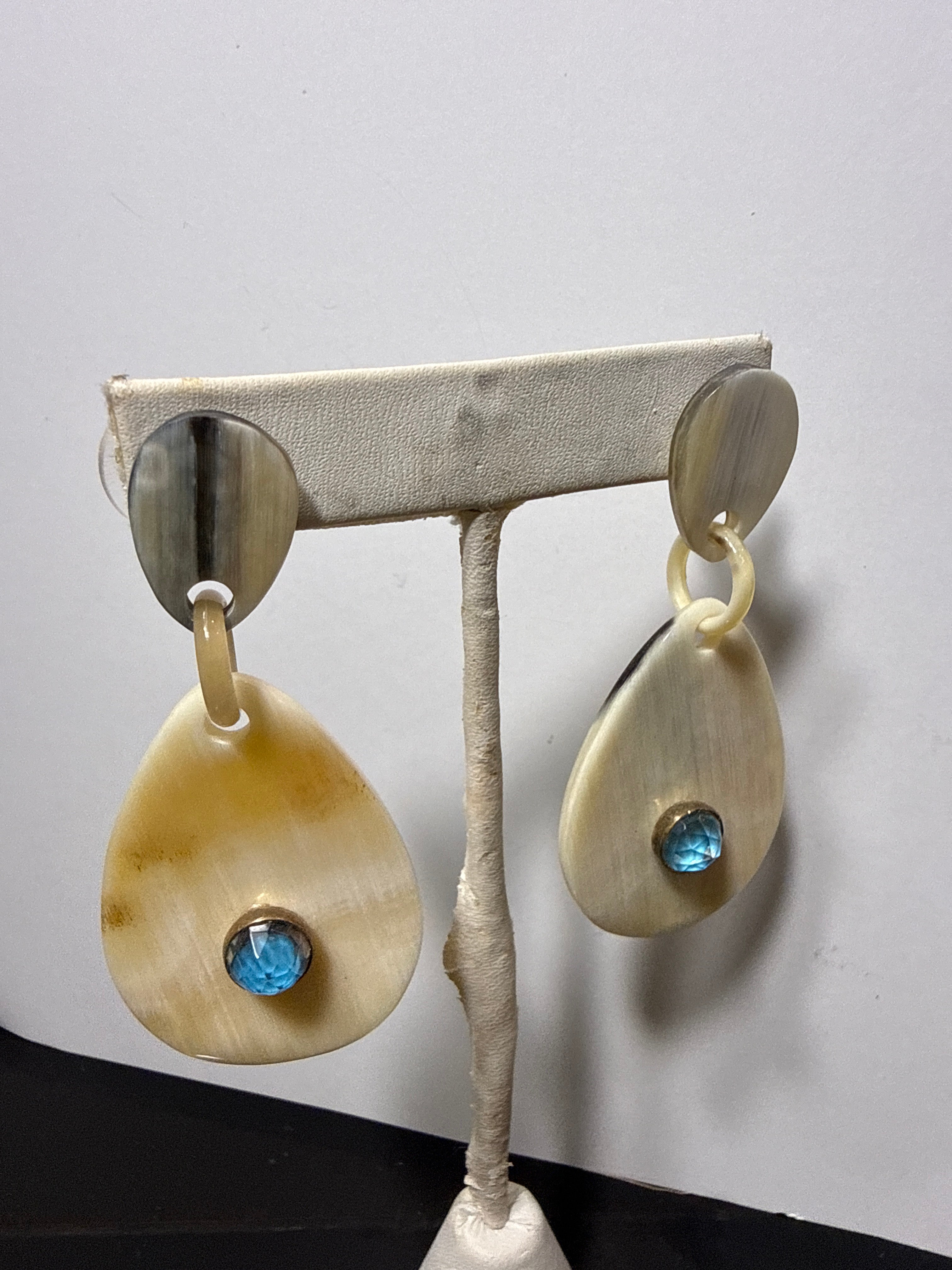 Horn teardrops with aquamarine