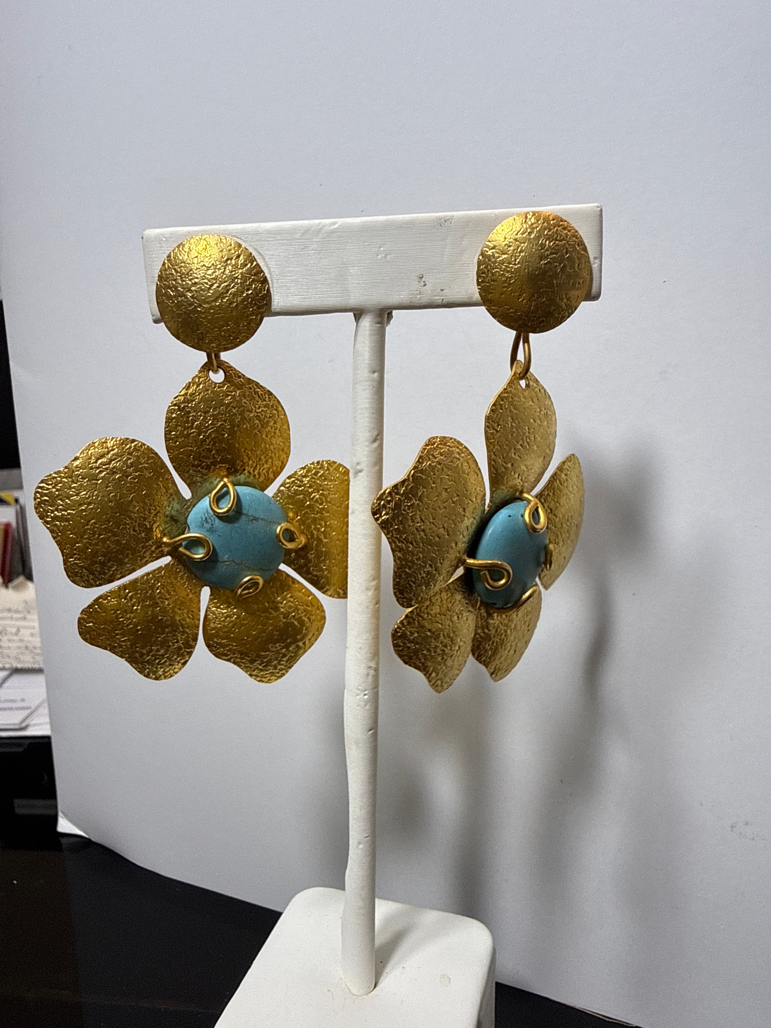 Golden turquoise flowers