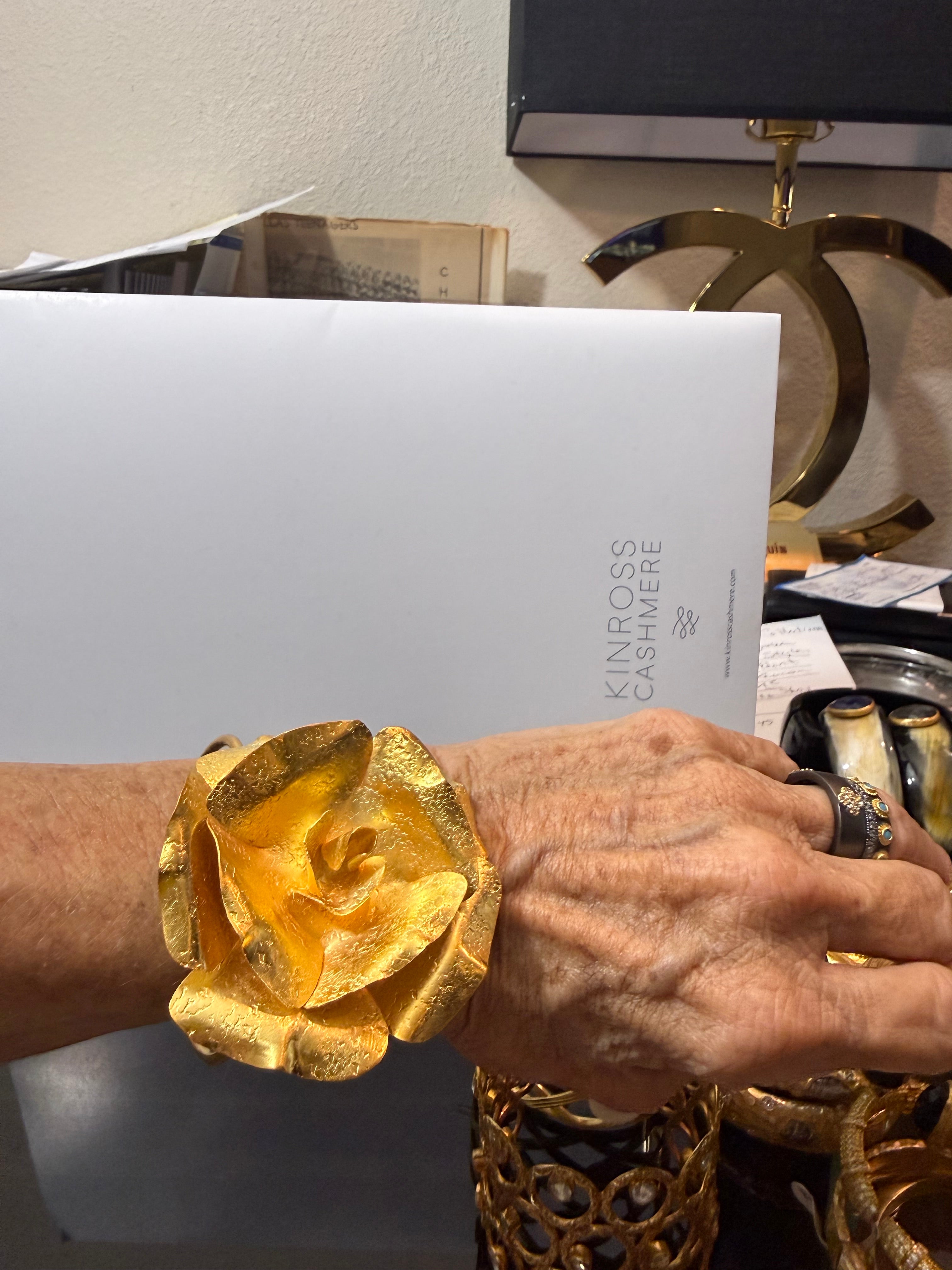Gold rose bracelet
