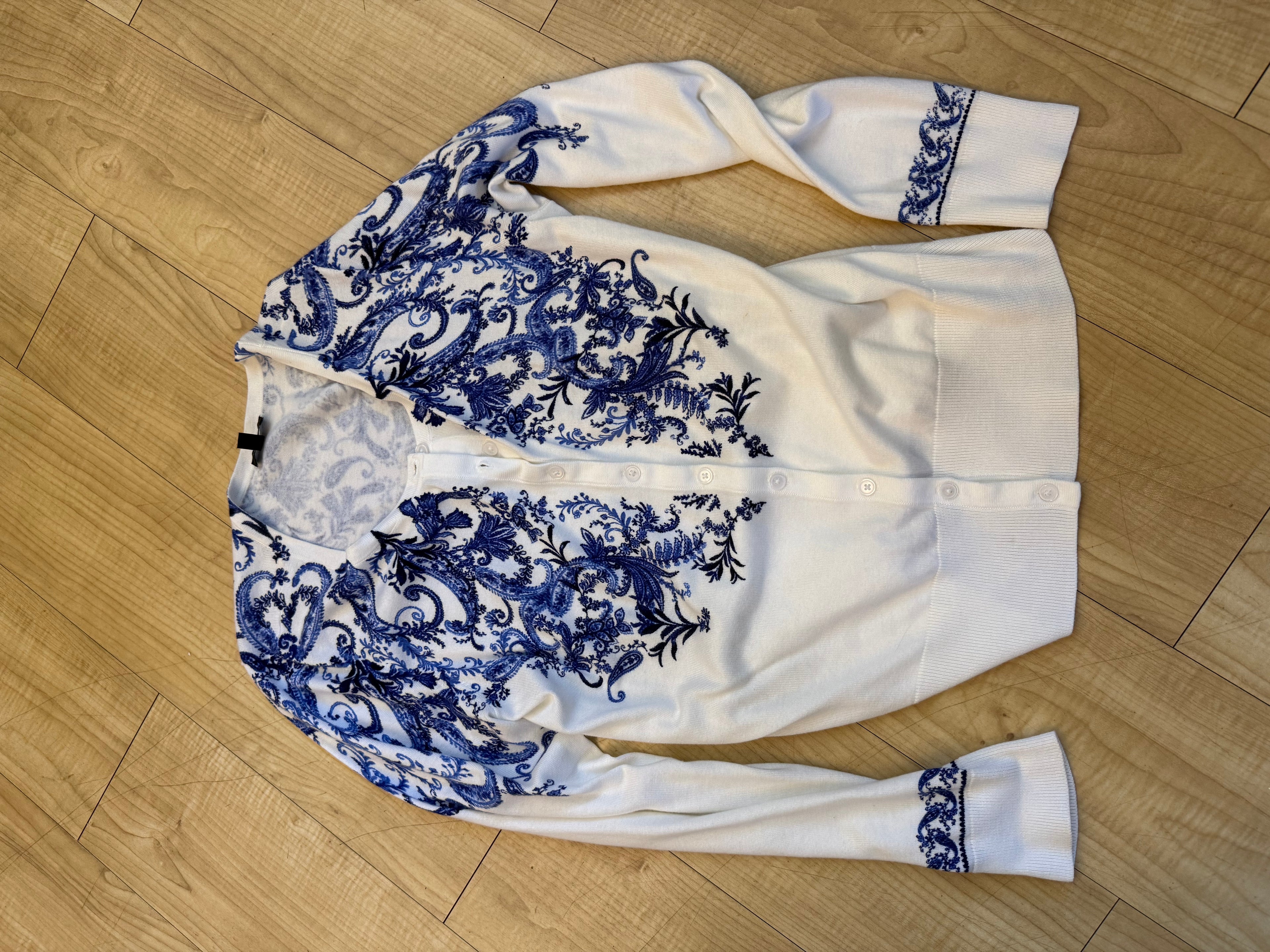 Blue and white long sleeve sweater ￼