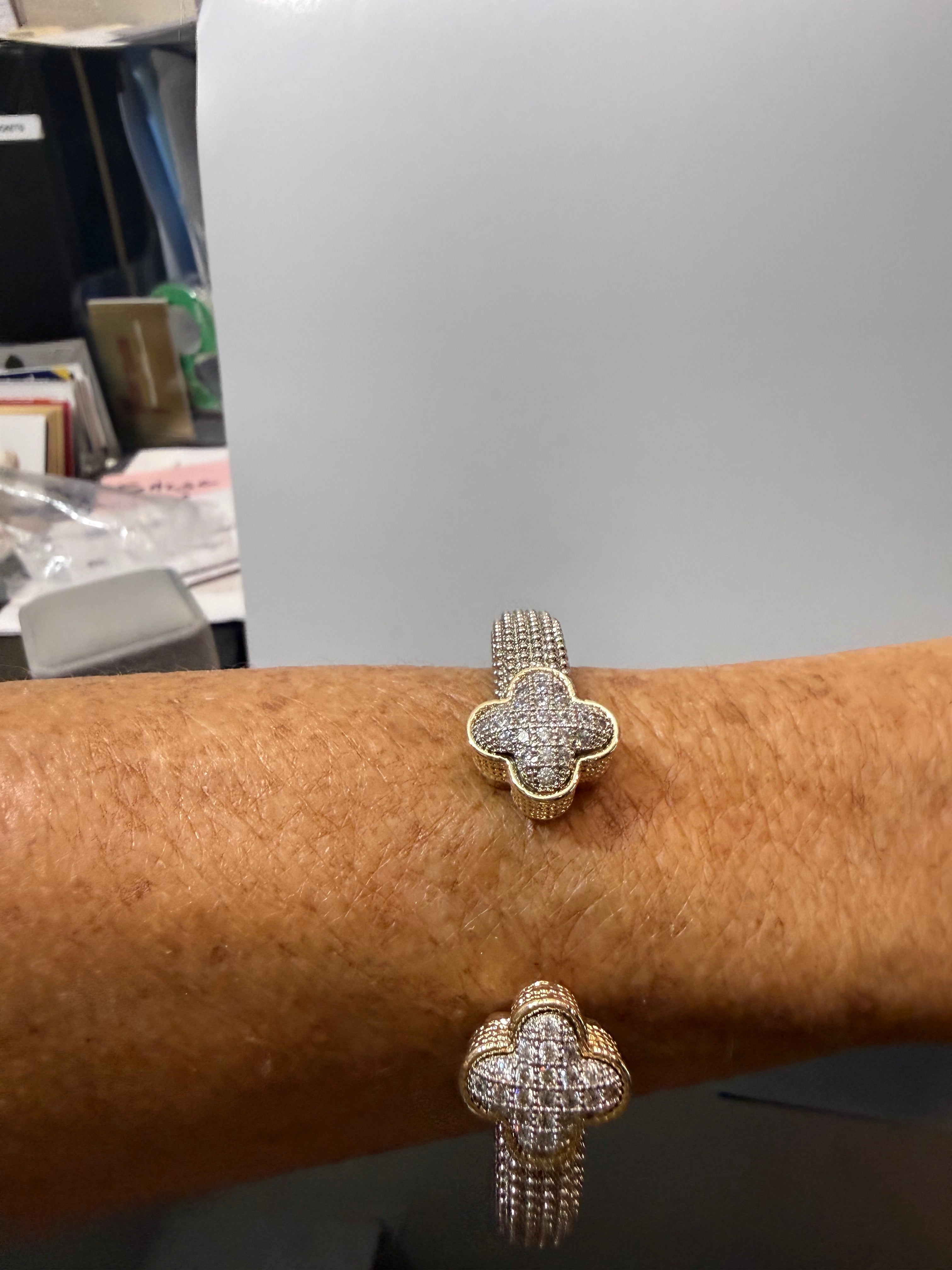 clover, hinged cuff