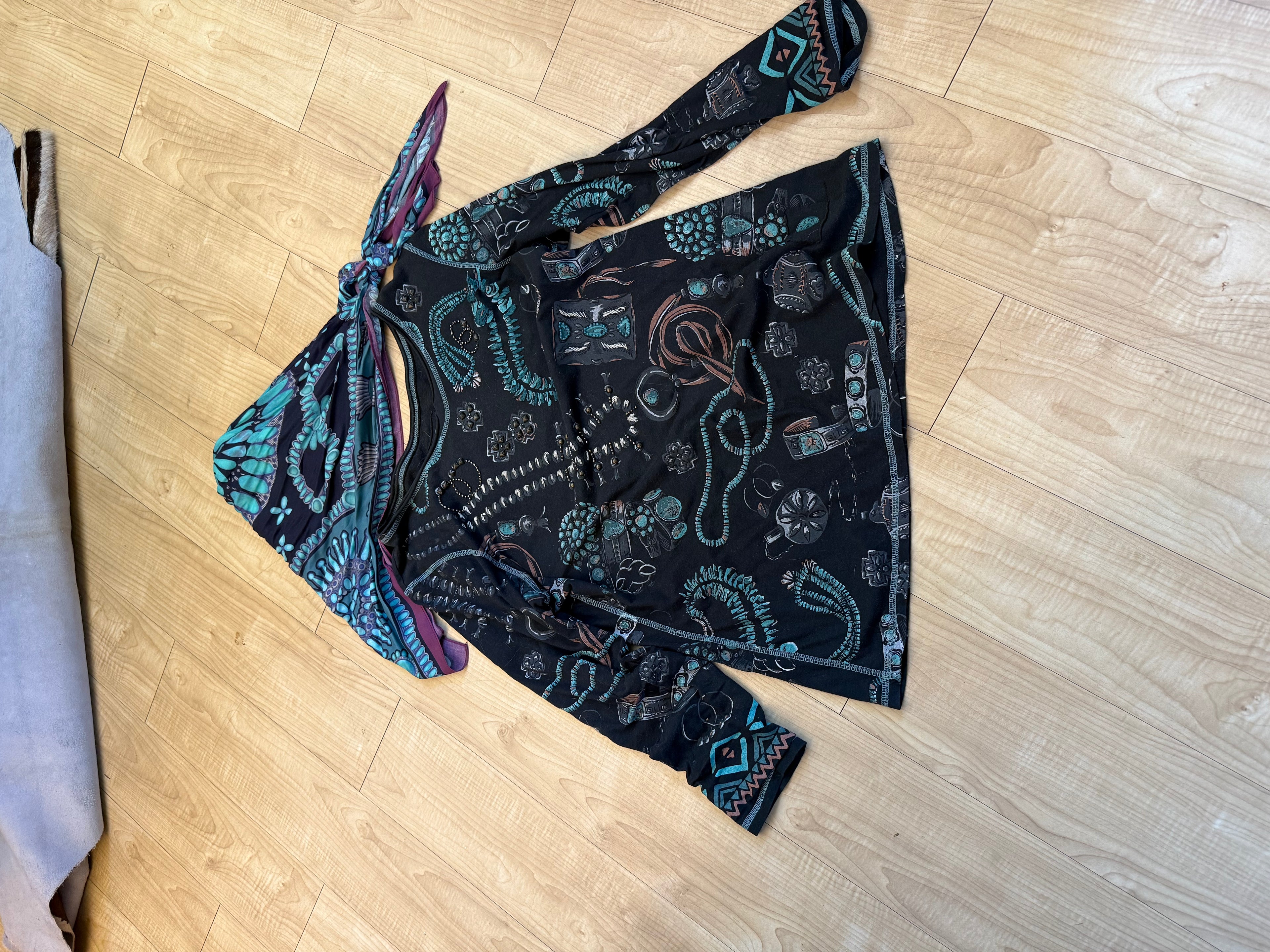 Western turquoise and black print long sleeve tea