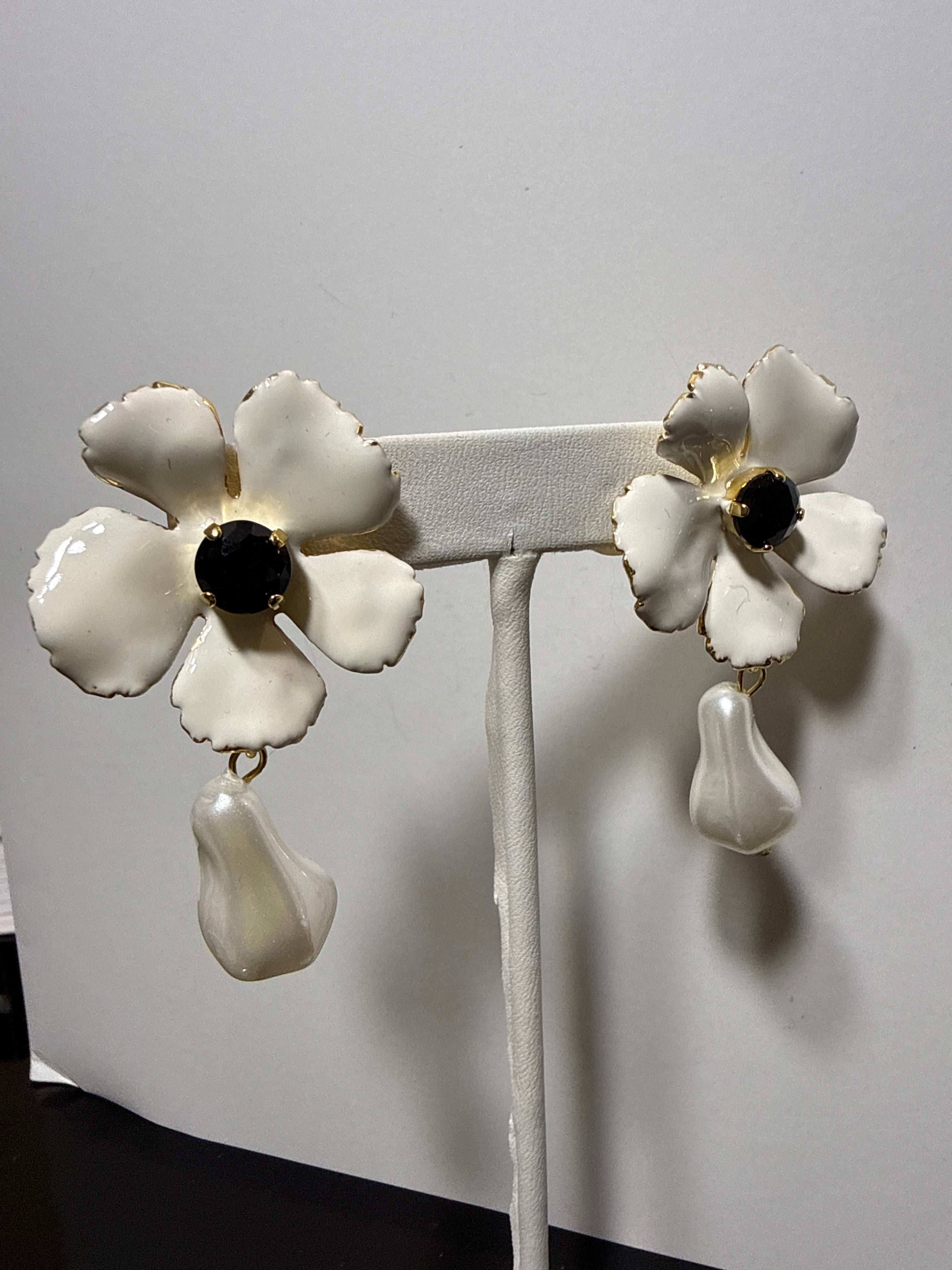 Black Onyx daisies