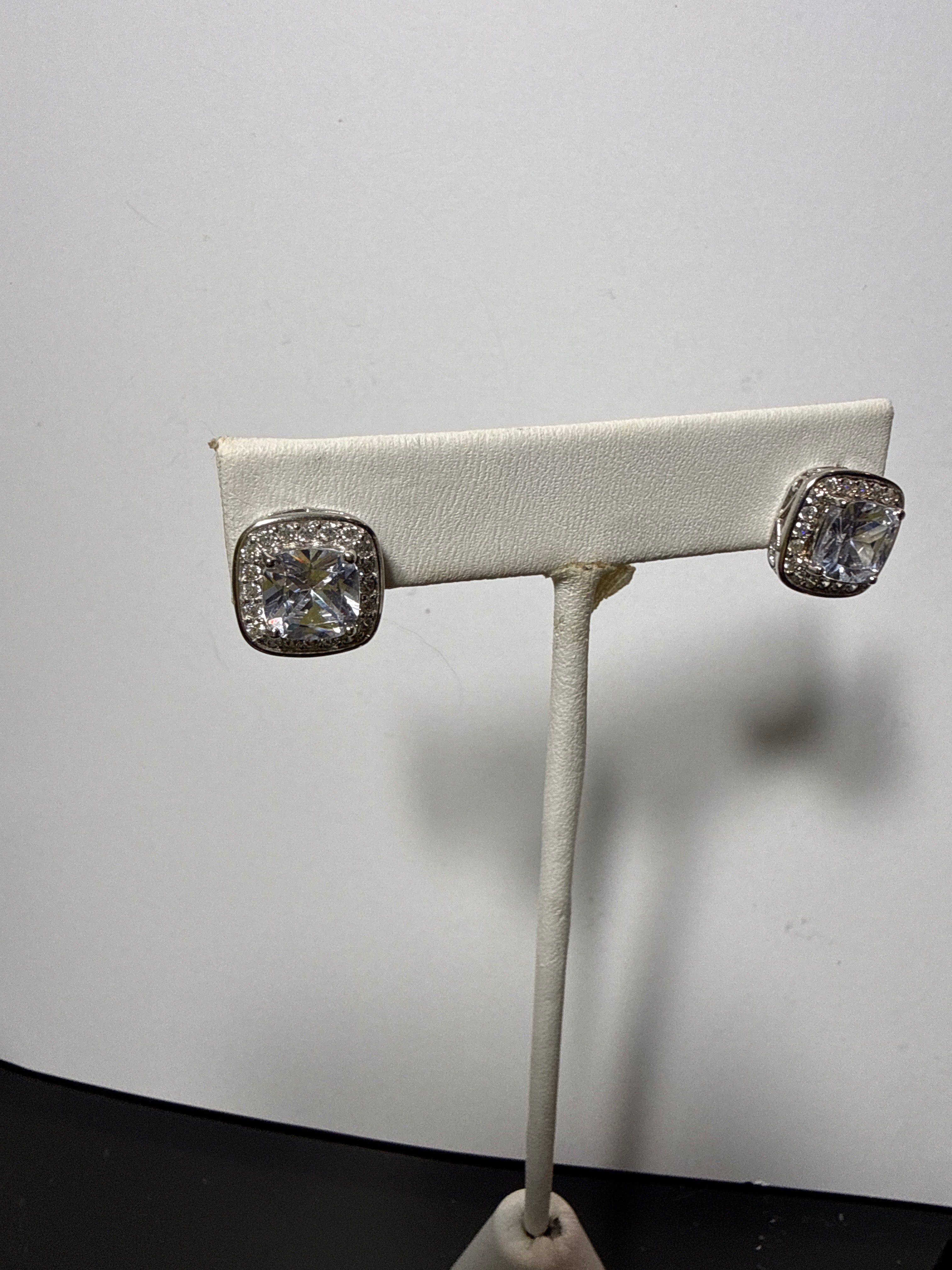 Square cut diamond look headlights