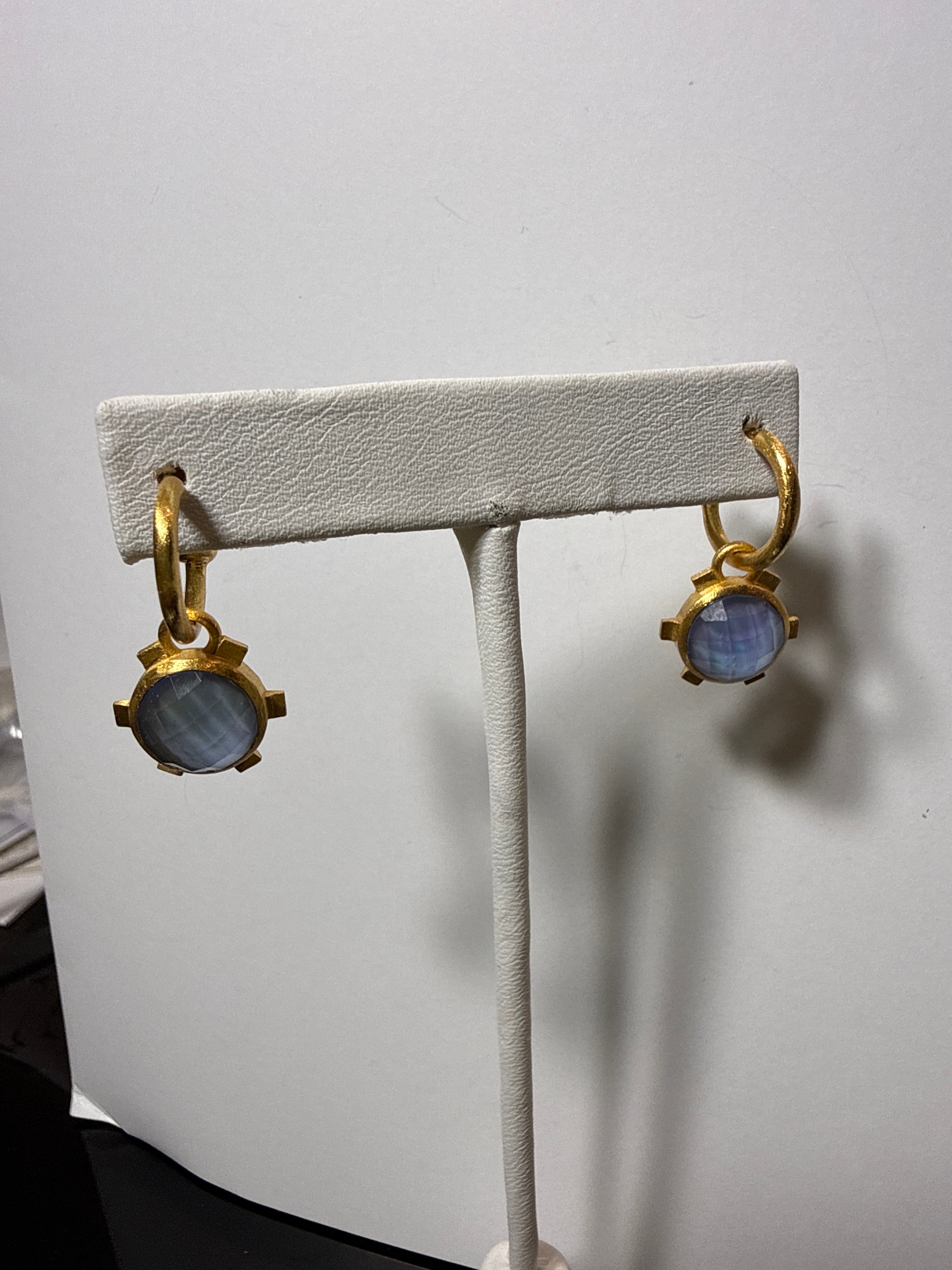 Blue stone drop